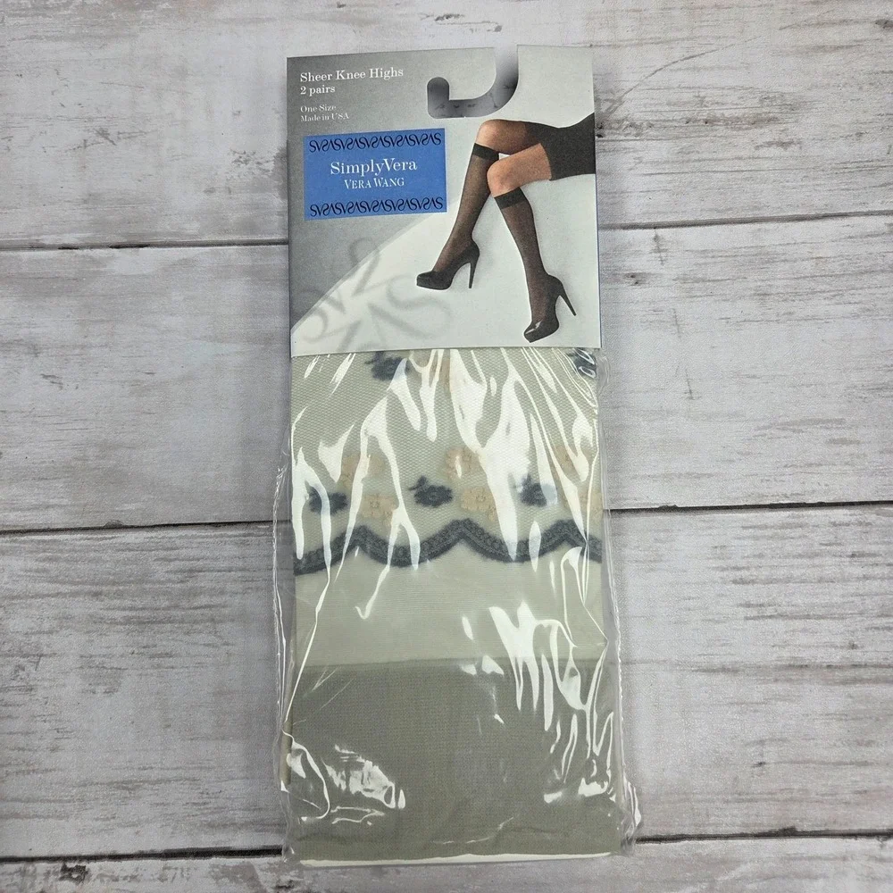 (6)SimpleVera VERA WANG Sheer‎ Knee Highs 2 Pairs Dove Sandalwood - New